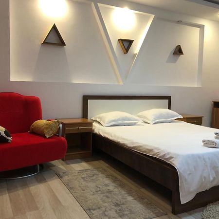 Charming And Intimate Getaway In Bucharest - Near Unirii Square Leilighet Eksteriør bilde